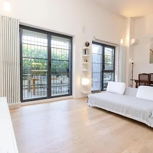esclusivo-loft-con-due-camere-da-letto-e-terrazzo.italymilanhotels.net/